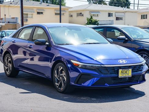 Certified 2025 Hyundai Elantra Hybrid FWD image 5