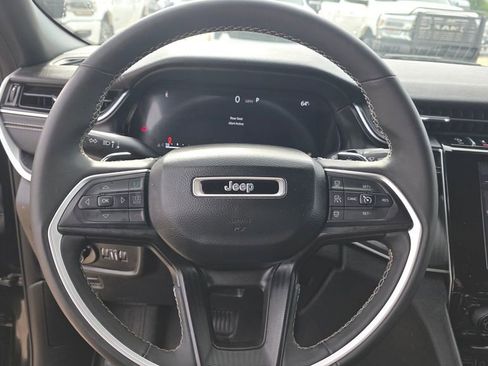 Used 2023 Jeep Grand Cherokee L Laredo AWD/4WD image 14