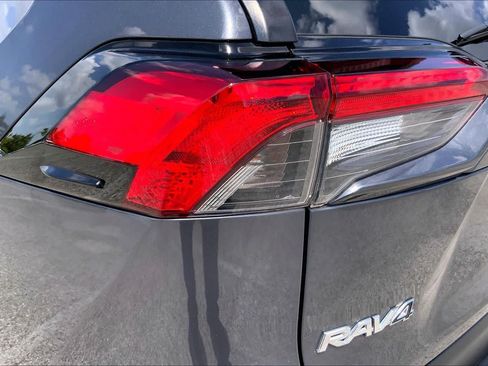 Used 2020 Toyota RAV4 LE FWD image 28