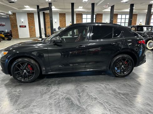 Used 2020 Alfa Romeo Stelvio Ti w/ Nero Edizione AWD/4WD image 8