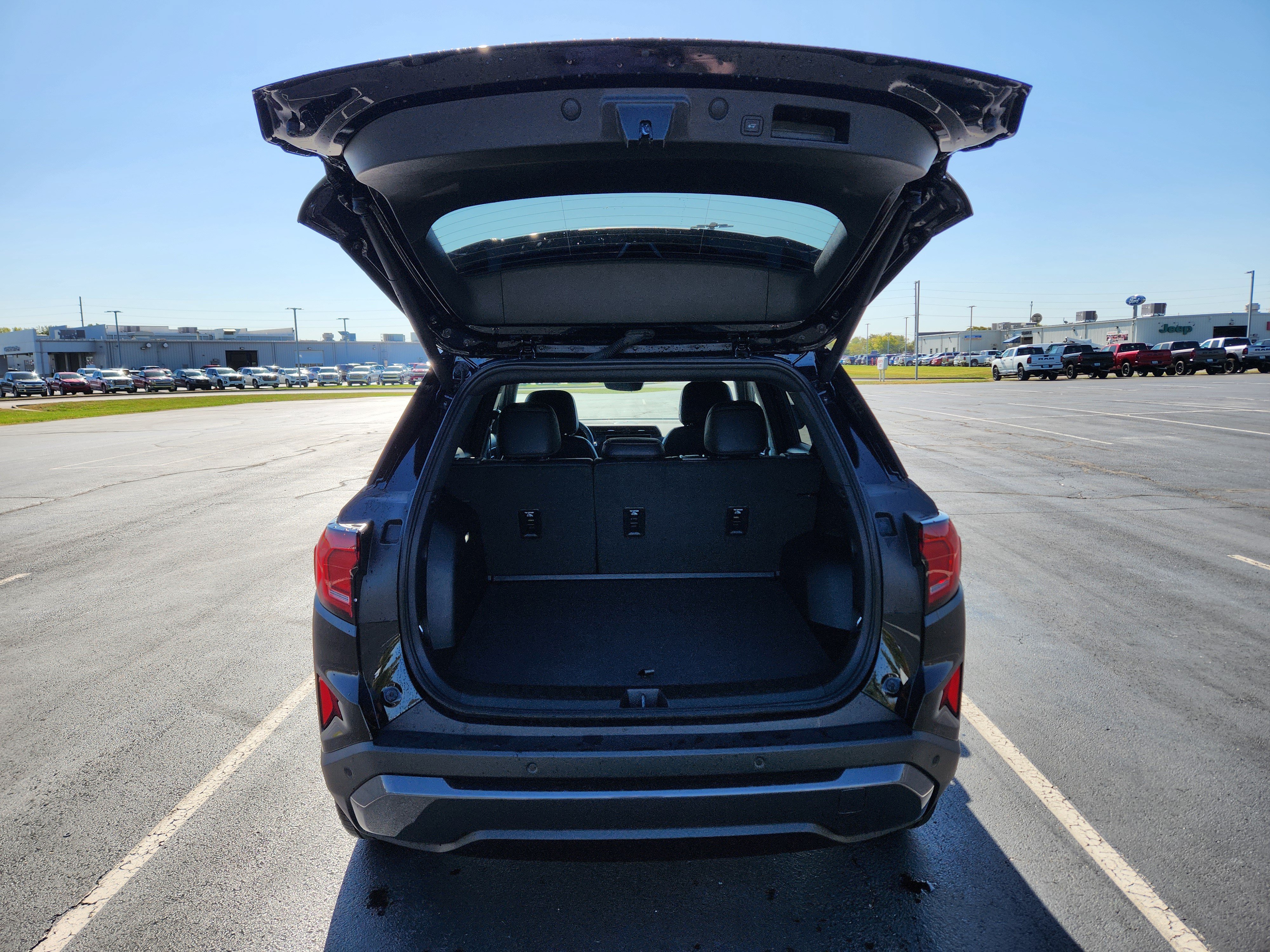 New 2027 GMC Terrain Elevation w/ Elevation Premium Package AWD/4WD image 7