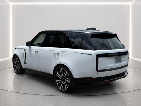 Used 2023 Land Rover Range Rover SE AWD/4WD image 3