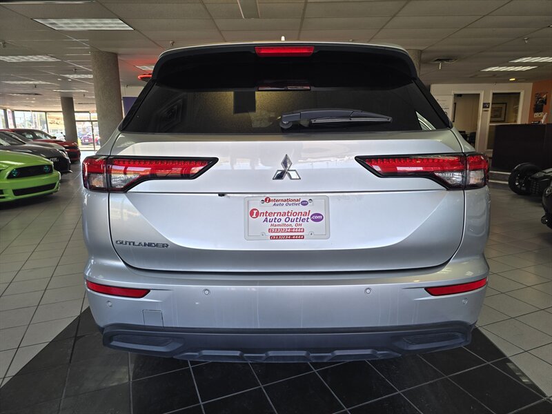 Used 2024 Mitsubishi Outlander ES FWD image 5