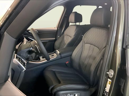 New 2026 BMW X5 xDrive40i w/ M Sport Package AWD/4WD image 9