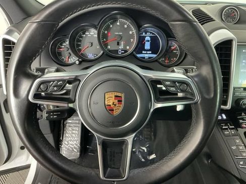 Used 2017 Porsche Cayenne AWD/4WD image 16