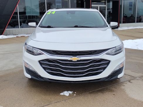 Used 2024 Chevrolet Malibu LT image 2
