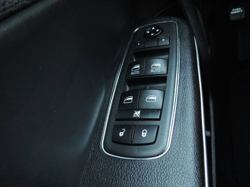 Used 2019 Chrysler 300 S AWD/4WD image 24