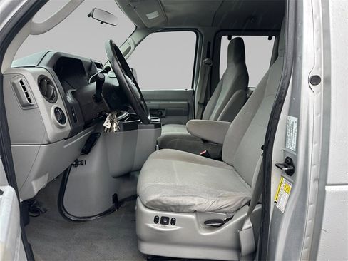 Used 2011 Ford E-350 and Econoline 350 XLT image 11