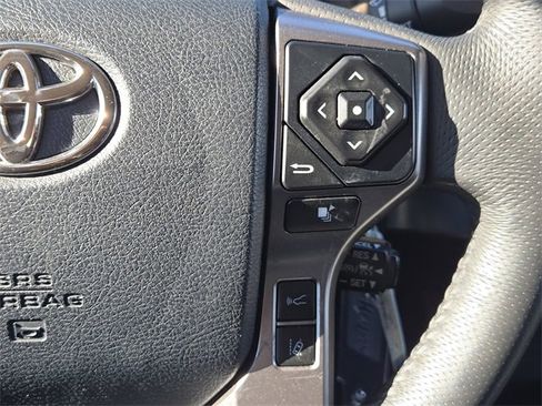 Used 2018 Toyota Tacoma SR5 image 21