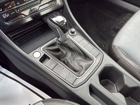 Certified 2025 Volkswagen Jetta SE image 25