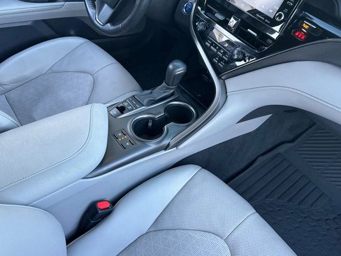 Used 2022 Toyota Camry XSE w/ Navigation Upgrade Package image 16