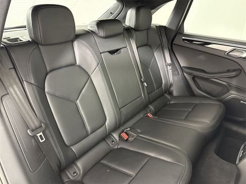 Certified 2025 Porsche Macan image 23