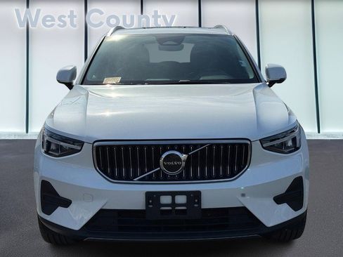 Certified 2025 Volvo XC40 B5 Core image 10