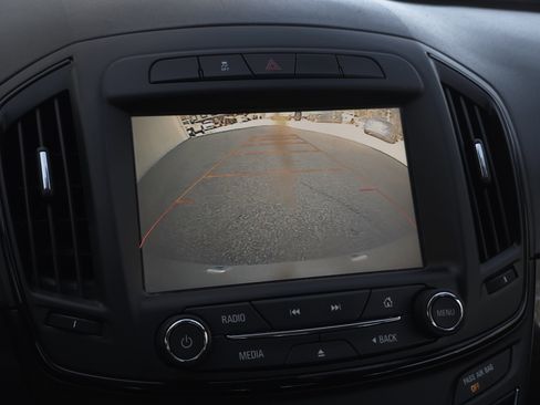 Used 2017 Buick Regal Sport Touring image 20