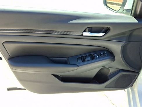 Used 2022 Nissan Altima 2.5 S FWD image 9