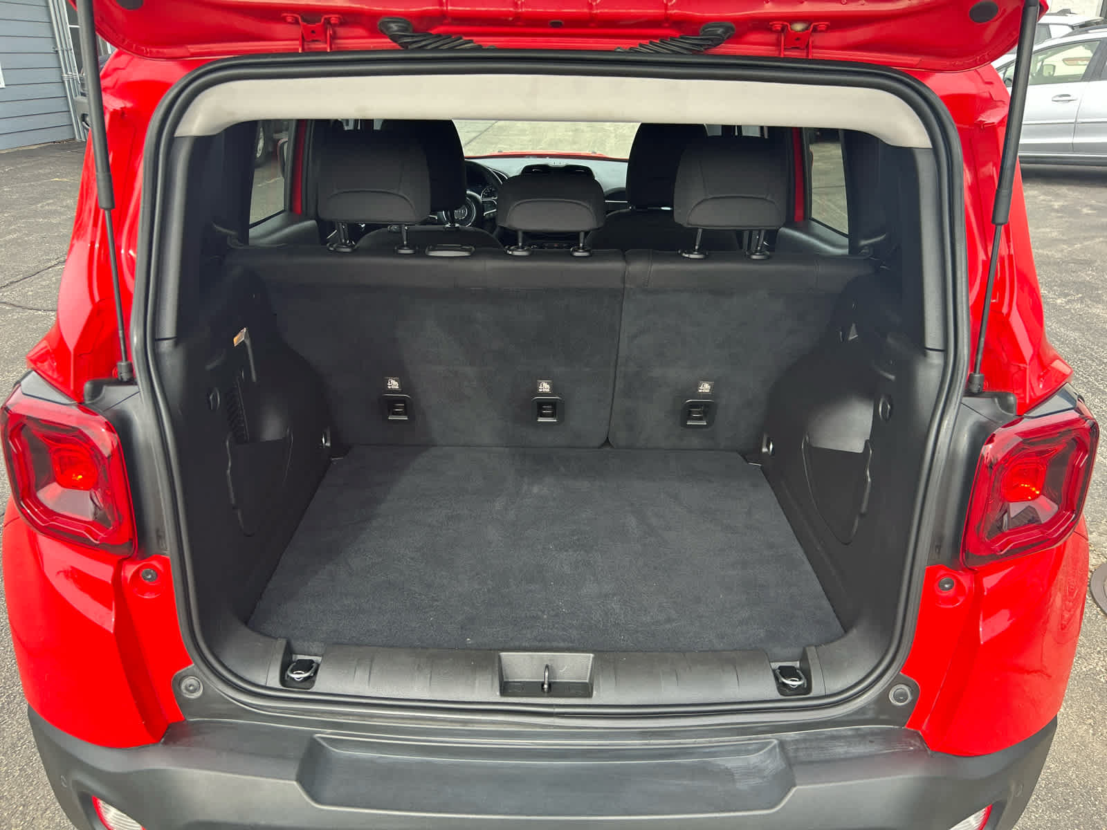 Used 2021 Jeep Renegade Latitude w/ Luxury Group I FWD image 24