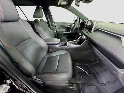 Certified 2025 Toyota RAV4 SE image 28
