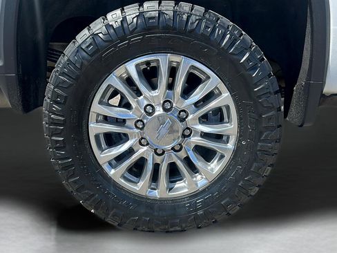 Used 2020 Chevrolet Silverado 2500 High Country w/ Z71 Off-Road Package AWD/4WD image 9