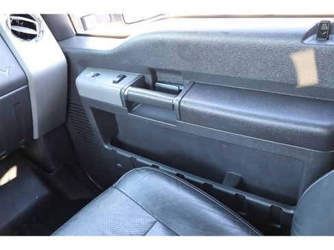 Used 2014 Ford F250 Lariat w/ Chrome Package image 20