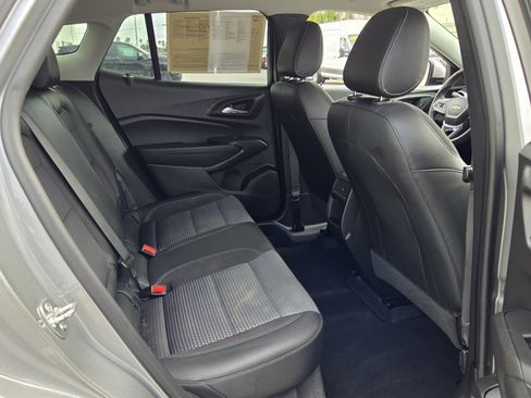 Used 2025 Chevrolet Trax LT w/ Driver Confidence Package FWD image 16