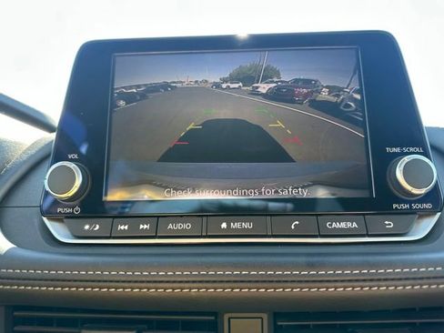 Used 2024 Nissan Rogue S AWD/4WD image 17