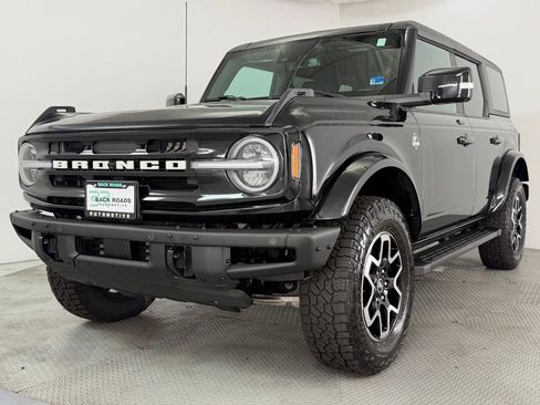 Used 2022 Ford Bronco Outer Banks AWD/4WD image 3