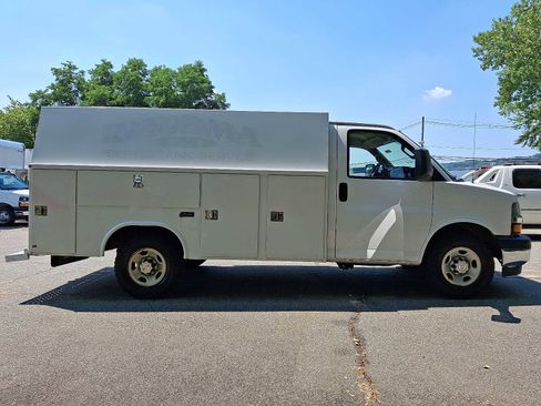 Used 2017 Chevrolet Express 3500 image 7