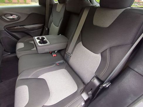Used 2014 Jeep Cherokee Latitude FWD image 28