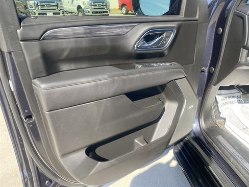 Used 2023 GMC Yukon SLT w/ SLT Premium Package image 24