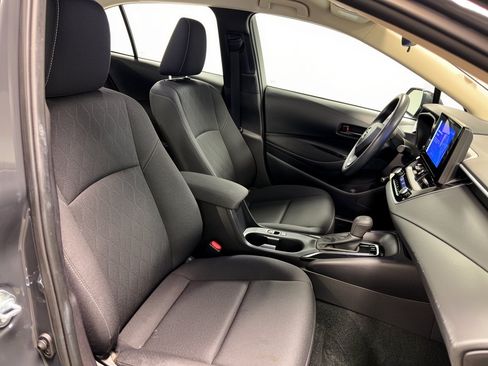 Used 2025 Toyota Corolla LE FWD image 30