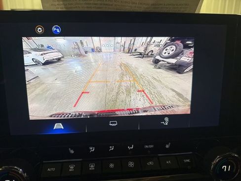 Used 2024 Chevrolet Colorado LT w/ LT Convenience Package III image 17