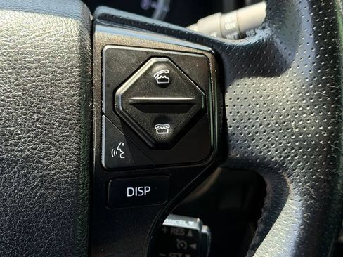 Used 2018 Toyota 4Runner TRD Off-Road Premium AWD/4WD image 15