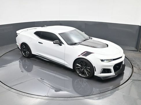 Used 2019 Chevrolet Camaro ZL1 image 30
