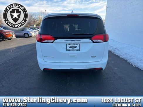 Used 2019 Chrysler Pacifica Touring-L Plus w/ Advanced Safetytec Group image 4