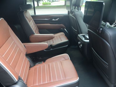 Used 2024 GMC Yukon XL Denali Ultimate AWD/4WD image 14