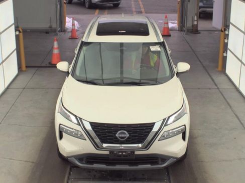 Used 2023 Nissan Rogue SL w/ SL Premium Package image 2