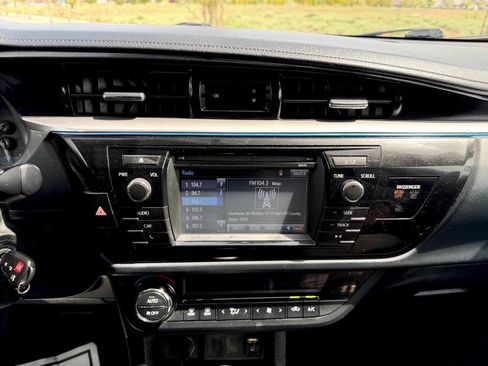 Used 2015 Toyota Corolla S FWD image 23