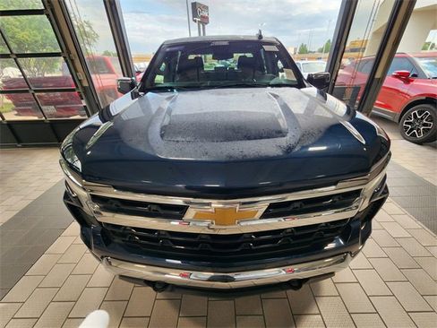 Used 2023 Chevrolet Silverado 1500 LT AWD/4WD image 2