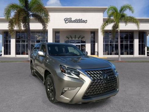 Used 2020 Lexus GX 460 Premium w/ Premium Package image 3