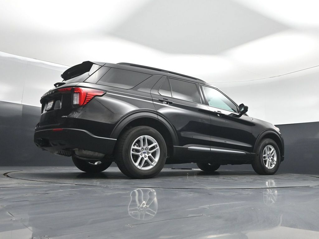 Used 2025 Ford Explorer Active AWD/4WD image 48