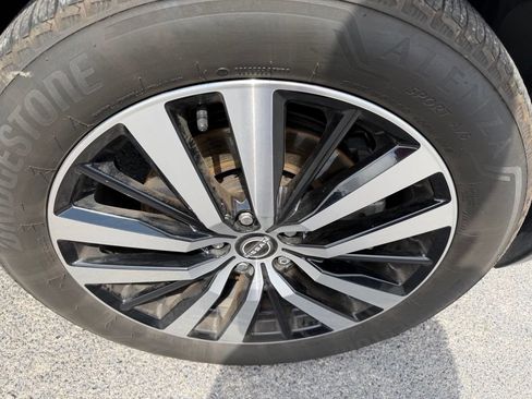 Used 2023 Nissan Pathfinder Platinum w/ Black Appearance Package FWD image 8