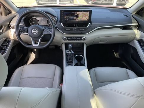 Used 2024 Nissan Altima 2.5 SL FWD image 10