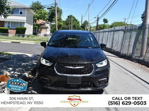 Used 2025 Chrysler Pacifica Select FWD image 2