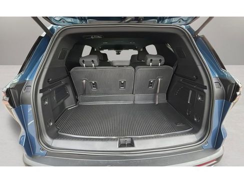 Used 2026 Chevrolet Traverse LT w/ Driver Confidence Package image 31