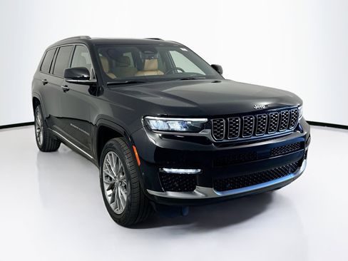 Used 2023 Jeep Grand Cherokee L Summit w/ Advanced Protech Group IV image 3