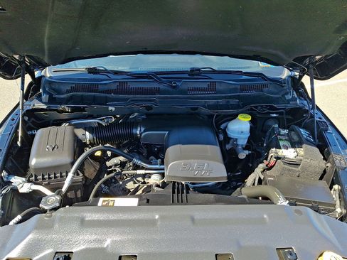 Used 2024 RAM 1500 Classic SLT AWD/4WD image 27
