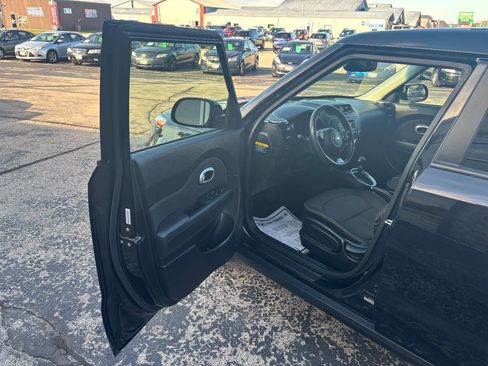Used 2014 Kia Soul + image 8