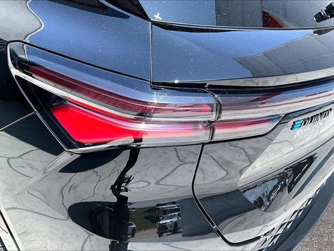 Used 2025 Chevrolet Equinox EV RS FWD image 23