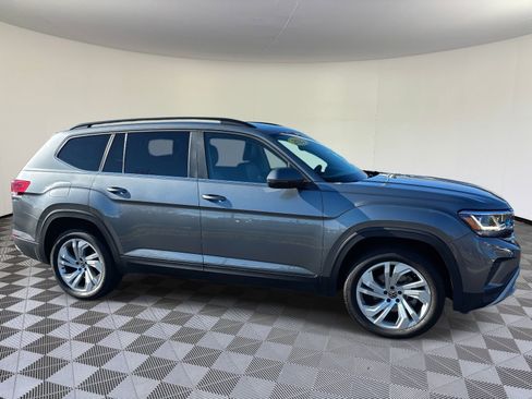 Used 2021 Volkswagen Atlas SE w/ Panoramic Sunroof Package image 2