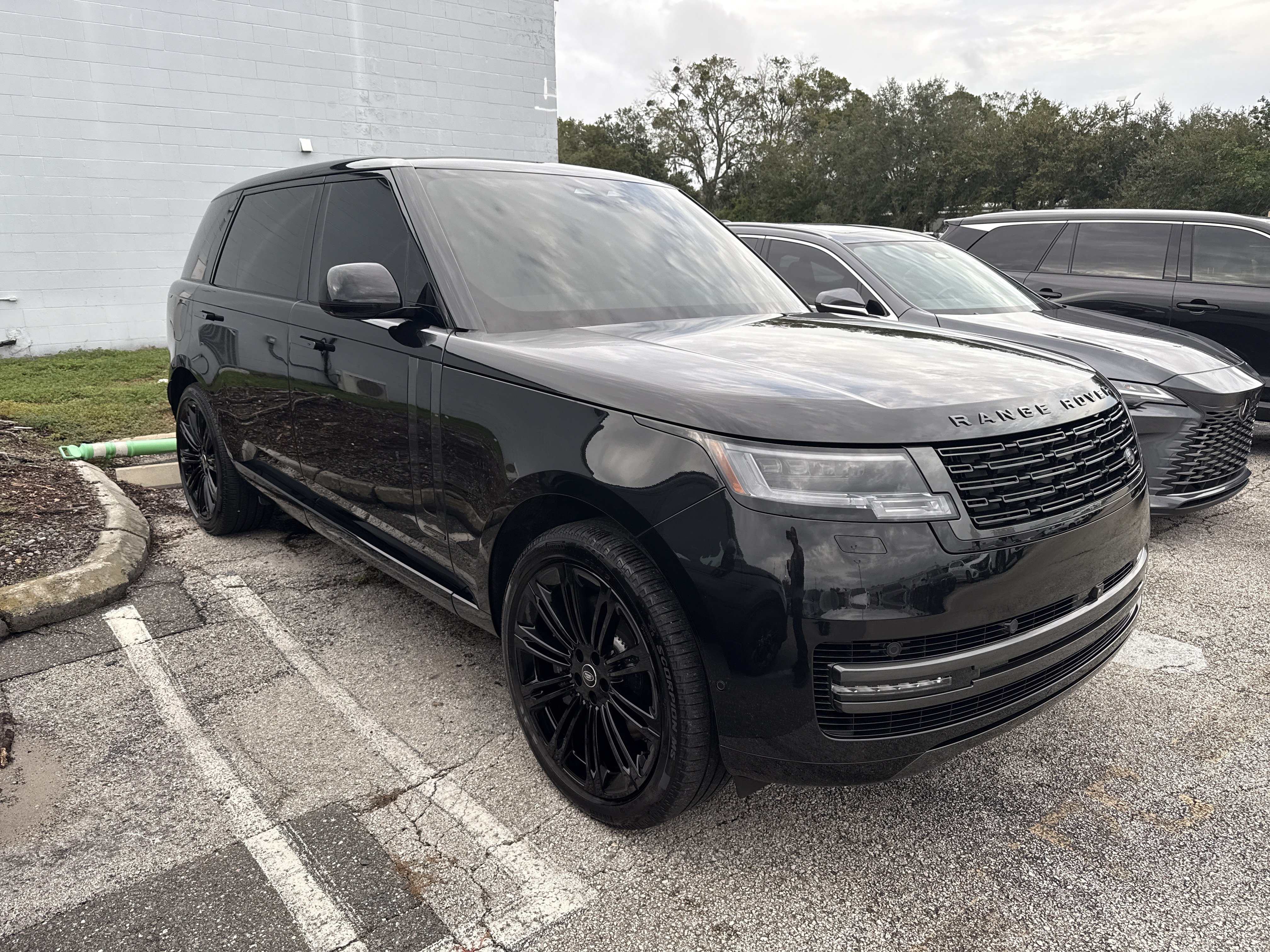 Used 2025 Land Rover Range Rover Long Wheelbase Autobiography AWD/4WD image 2